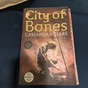 City of Bones by Cassandra Clare Book 1